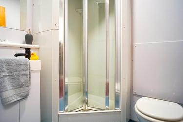 1 bed flat, Roxburgh Place, Old Town, Edinburgh, EH89SU - Image 2